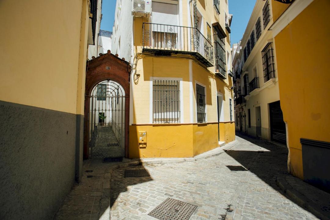 Attic With Terrace- 1Bd 1Bth- Corral Del Rey Apartment Sevilla Bagian luar foto