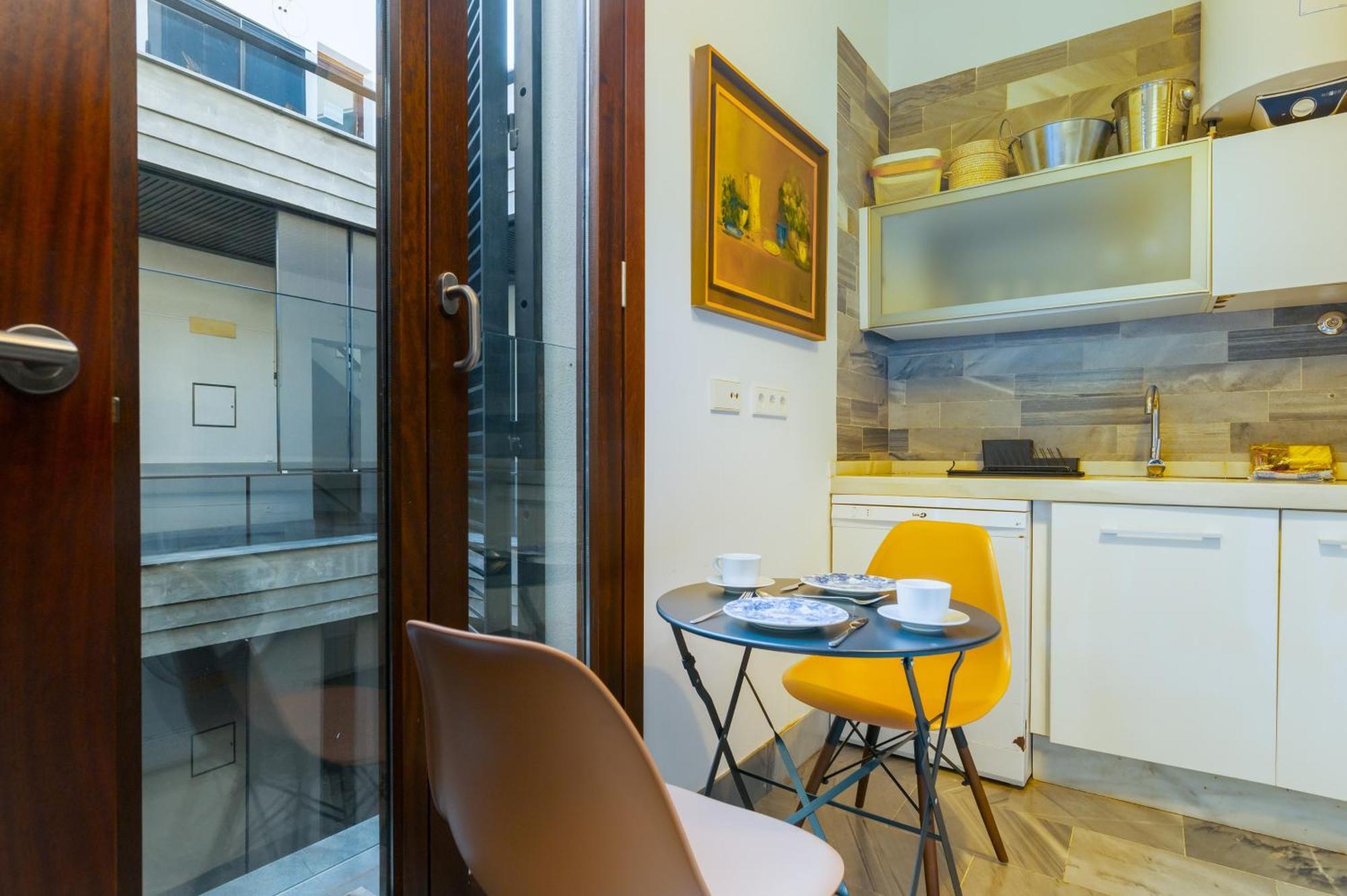 Attic With Terrace- 1Bd 1Bth- Corral Del Rey Apartment Sevilla Bagian luar foto