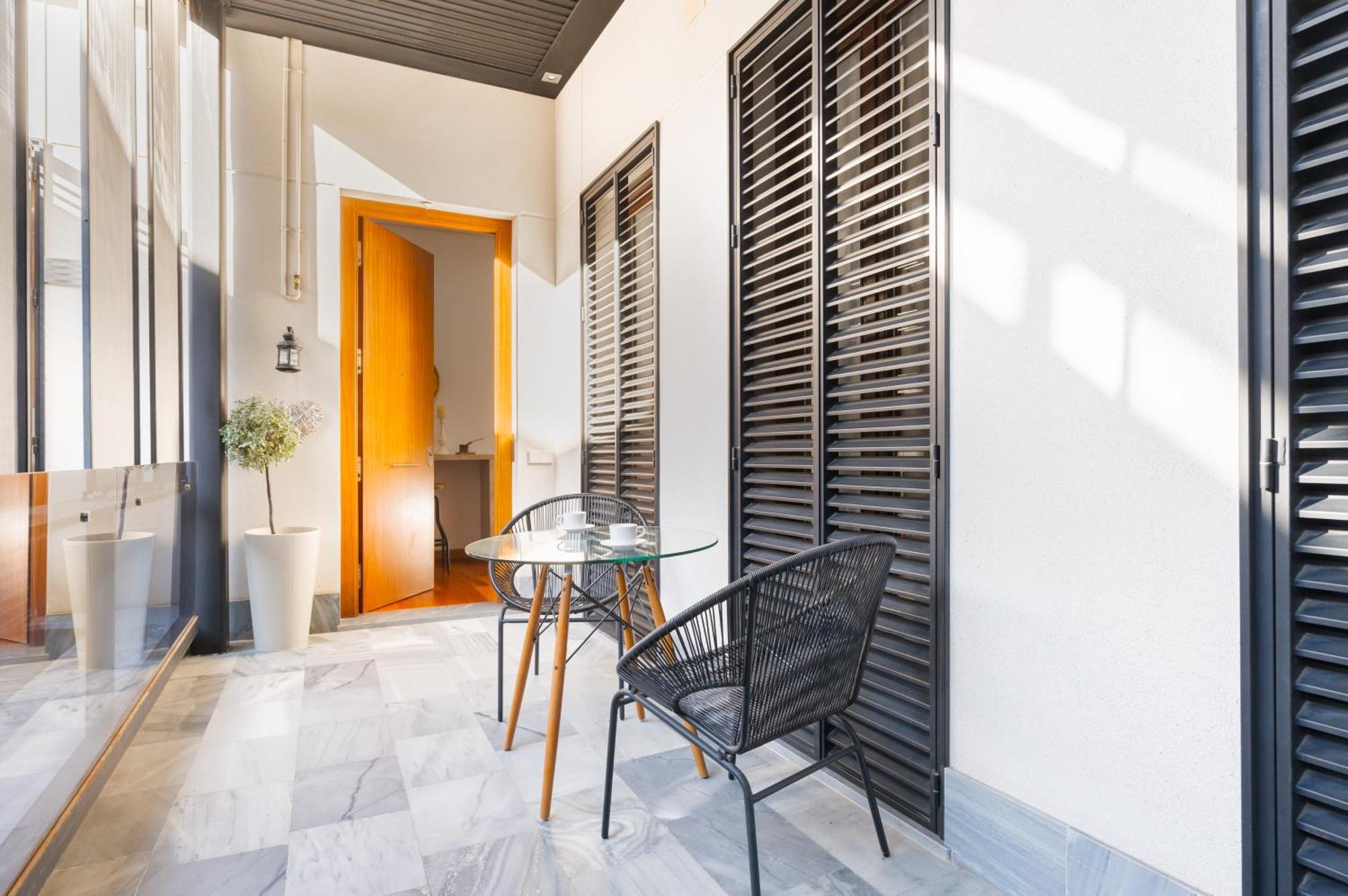 Attic With Terrace- 1Bd 1Bth- Corral Del Rey Apartment Sevilla Bagian luar foto