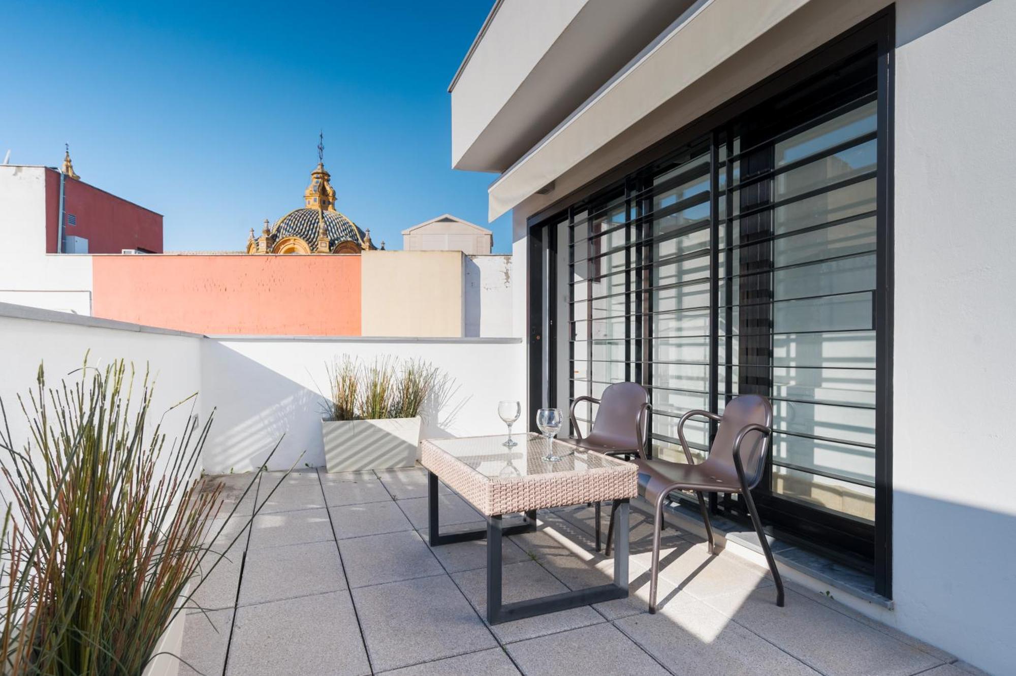 Attic With Terrace- 1Bd 1Bth- Corral Del Rey Apartment Sevilla Bagian luar foto
