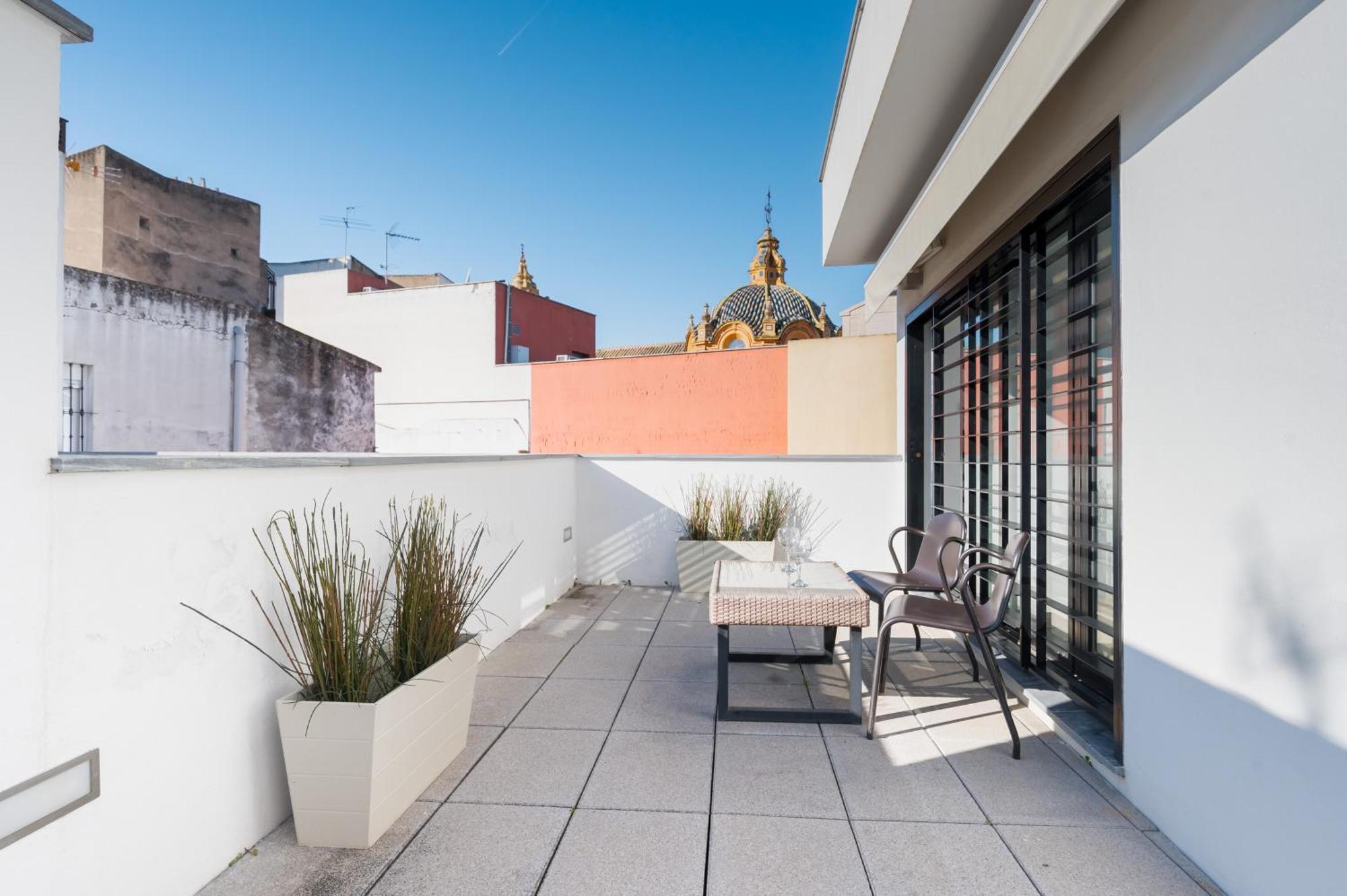 Attic With Terrace- 1Bd 1Bth- Corral Del Rey Apartment Sevilla Bagian luar foto