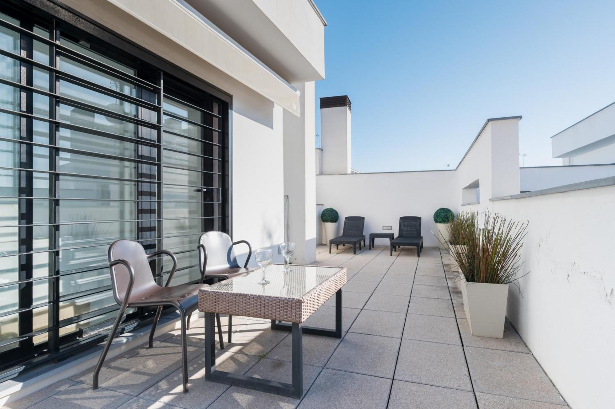 Attic With Terrace- 1Bd 1Bth- Corral Del Rey Apartment Sevilla Bagian luar foto