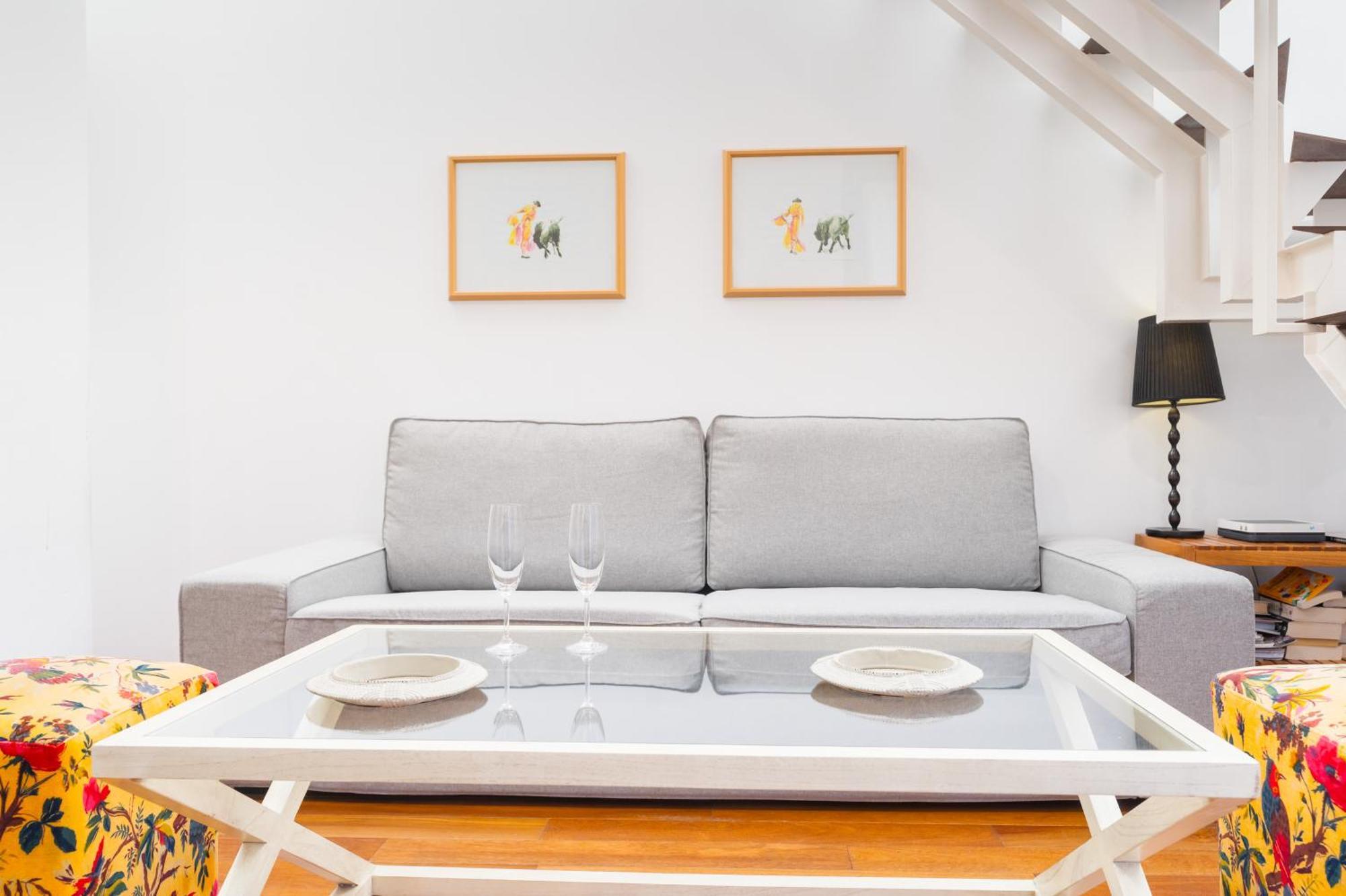 Attic With Terrace- 1Bd 1Bth- Corral Del Rey Apartment Sevilla Bagian luar foto